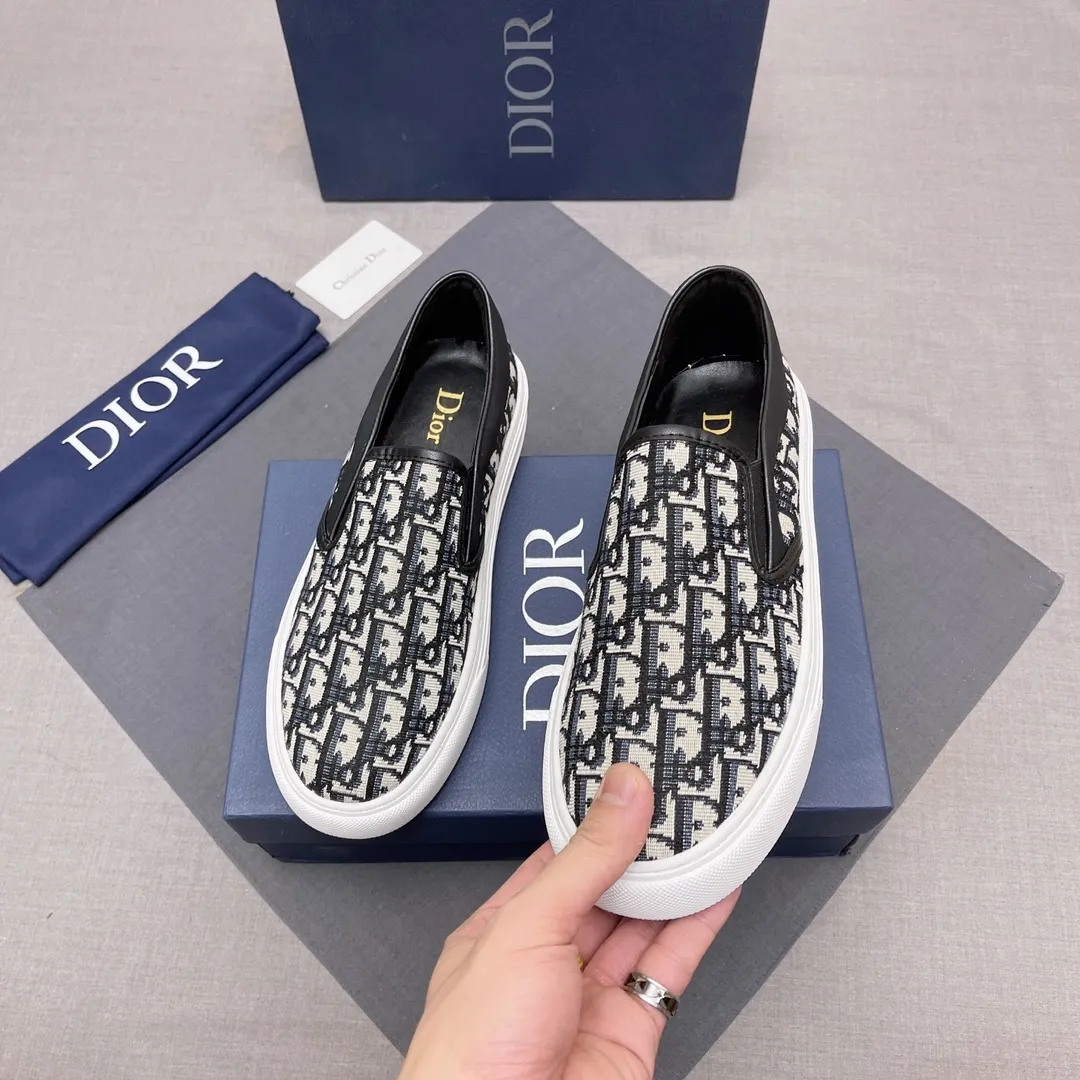 P380, Dior series casual shoes 👟🔥[Dior] Dior's new casual men's shoes are launched in Hong Kong counters. Official website 1:1 production. Original Italian materials. Designed by European and American masters. Perfect shape to create counter quality, solid color rubber wear-resistant outsole and classic dazzling head! Super versatile and very comfortable. High-end without losing taste, fashionable and novel! ! Absolute focus! Code number: 38-44, four colors available (45 can be customized, cannot be returned or exchanged) No. 005
